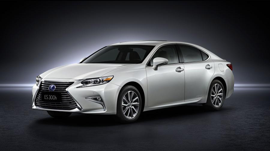  Lexus ES300h 2015 года  (фото 1 из 7)